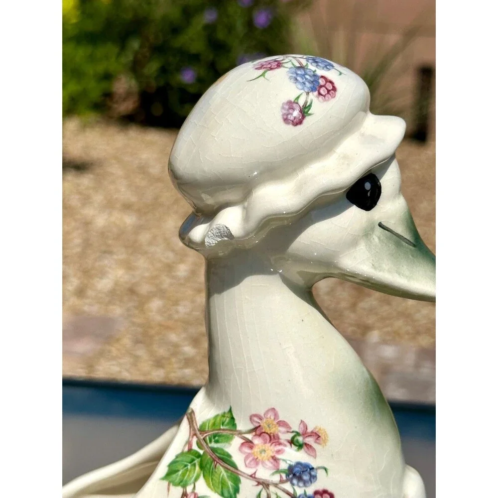 Vtg Mother Goose / Duck Ceramic Planter Vase Cottage Bonnet Scarf Berrys Flowers